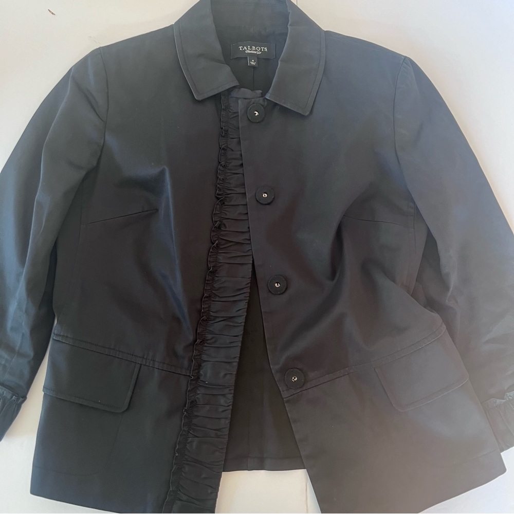Talbots women’s Black Grace Blazer Size 4 Lightweight,Fully Lined Pleated cuffs